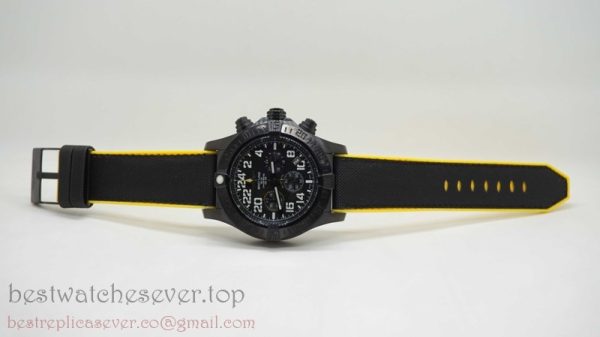 Breitling Skyland Avenger Working Chronograph BGG250